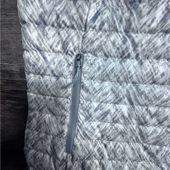 Eddie Bauer Women's Light Gray Quilted Vest - Picture 5 of 10